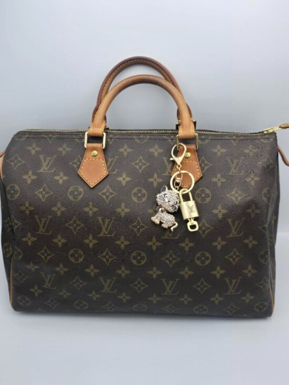 Louis Vuitton Authentic Gold Padlock 🔑 Key + Stylish Unbranded Cat Bag Charm - Picture 3 of 9